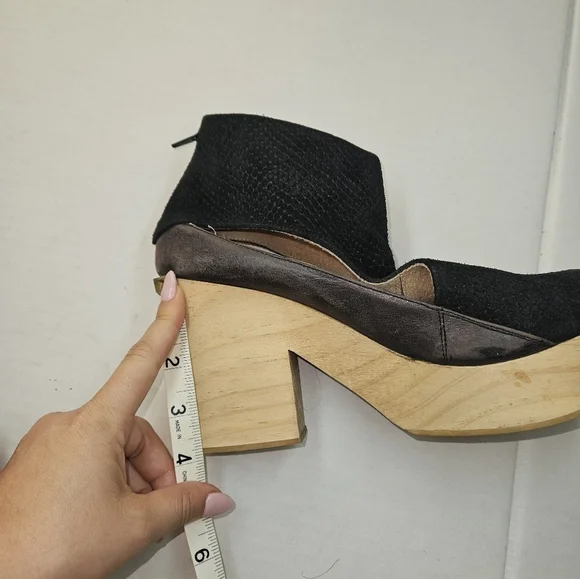 🌸 Free People‎Suede Clogs, size 39